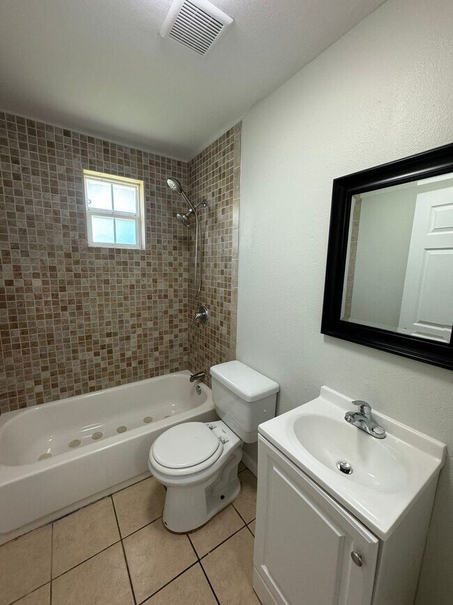 Foto del edificio - 3/2.5 Home Available Now!