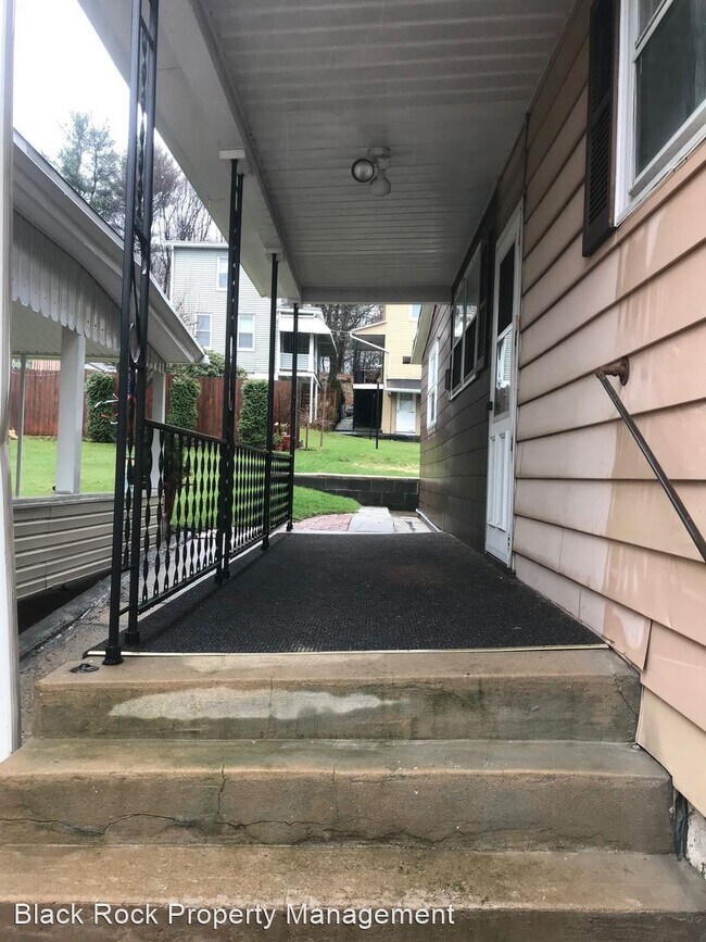 Building Photo - 4 br, 1.5 bath House - 126 E High Street