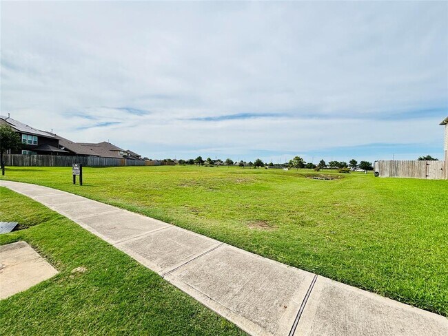 Building Photo - 14851 Fir Knoll Way