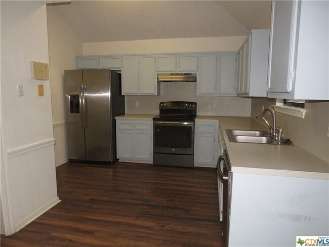 Building Photo - 214 Appaloosa Dr