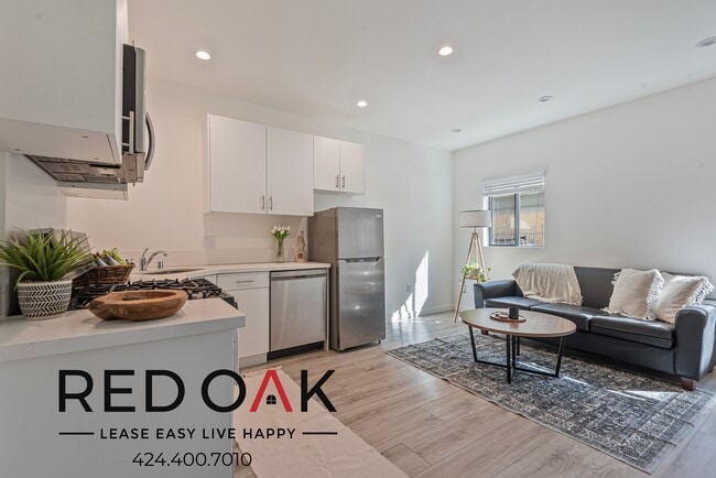 Building Photo - ~1 Month FREE~ Gorgeous One Bedroom with M...