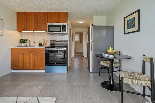 Building Photo - 2211 Ala Wai Blvd