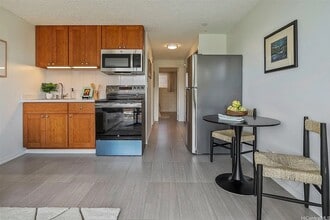 Building Photo - 2211 Ala Wai Blvd