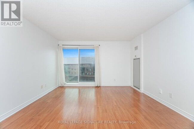 Building Photo - 60 Fairfax Crescent