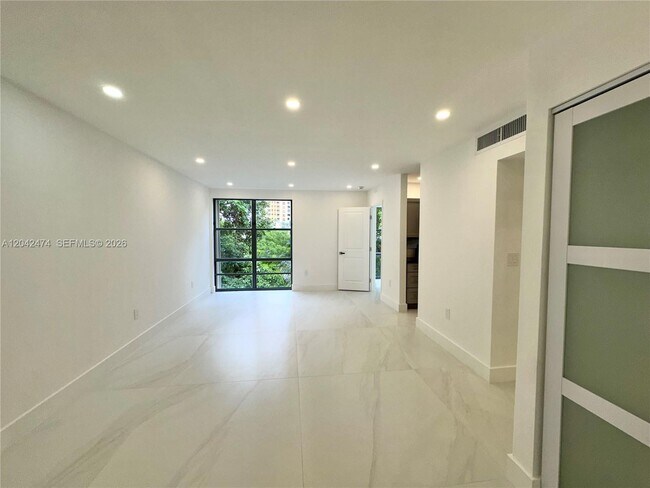 Foto del edificio - 17620 Atlantic Blvd