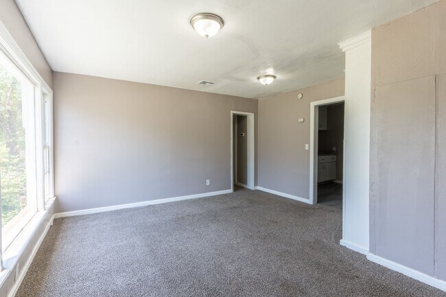 Foto del edificio - Stunning 4-Bedroom Home in a Prime Locatio...