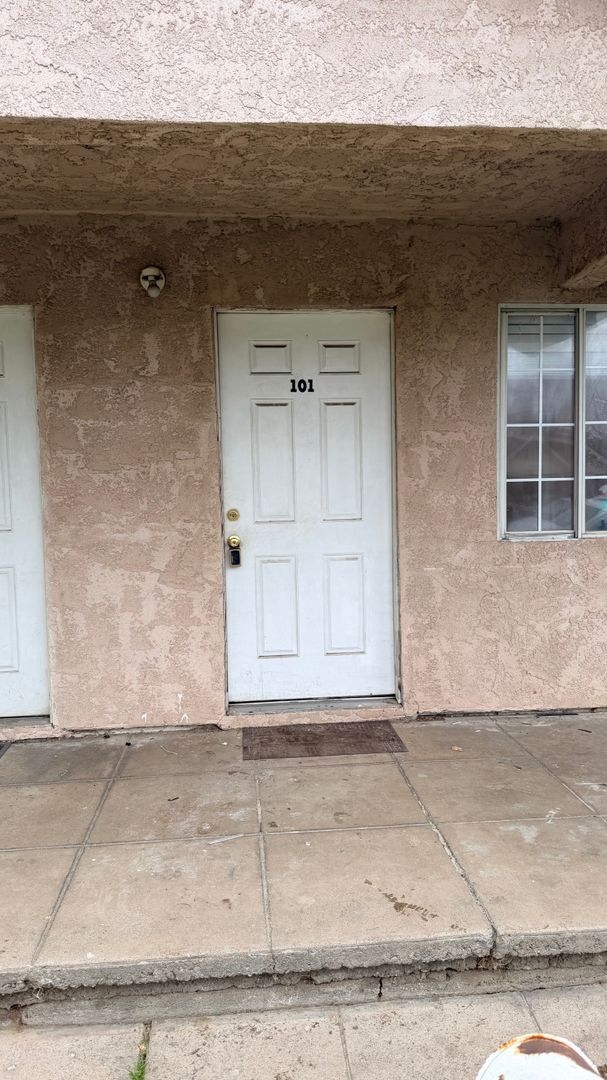 Foto del edificio - 924 E Yosemite Ave