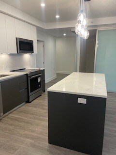 Building Photo - 195 Hunter St E