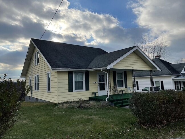 Building Photo - Charming Home with Large Backyard Near Radford University