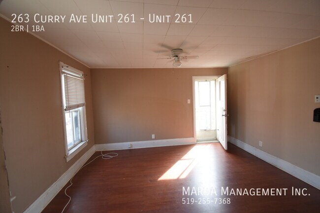 Building Photo - COZY 2 BED/1 BATH UNIT - WEST END + HYDRO & GAS!