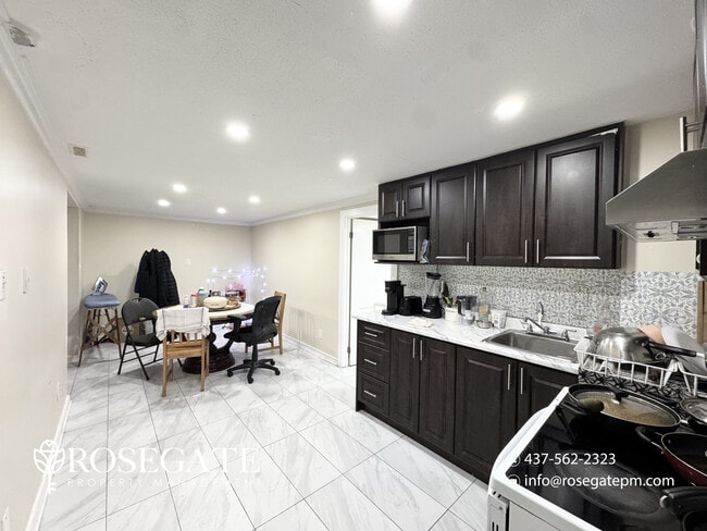 Building Photo - All-Inclusive 2-Bedroom Basement Apartment with 2 Parking Spaces – Mississauga