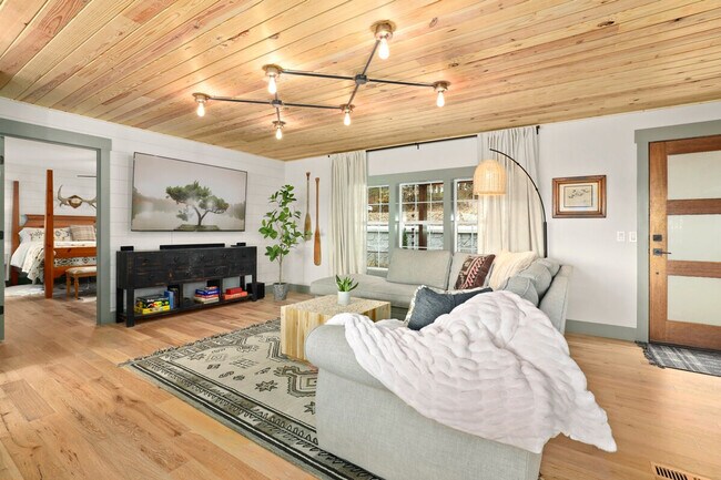 Foto del edificio - 22923 War Eagle Blacktop Rd