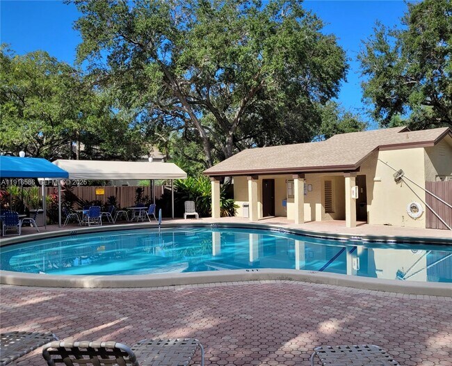 Building Photo - 4539 Carambola Cir S