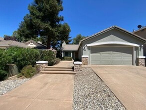 Building Photo - 8091 Primoak Way