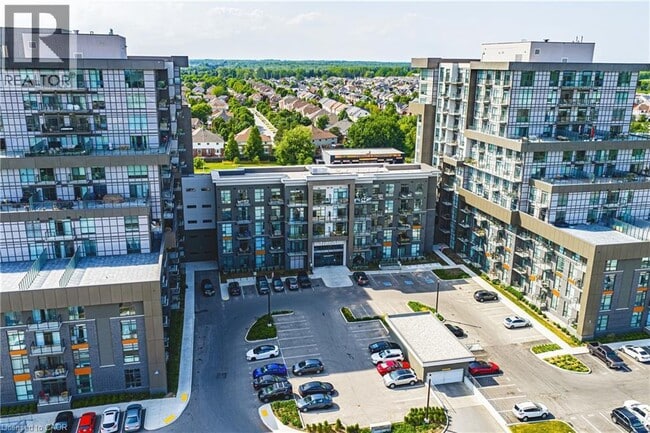 Building Photo - 450 Dundas St E