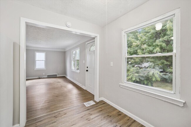 Building Photo - 15705 Fernway Dr