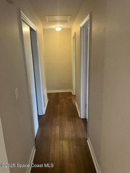 Building Photo - 978 Nagle Dr