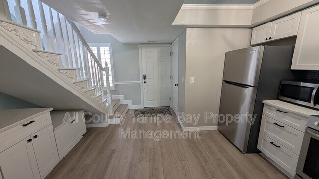 Building Photo - 1028 Apollo Beach Blvd