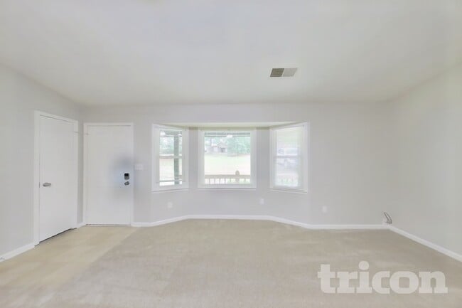 Building Photo - 1731 Hidden Acres Dr SW