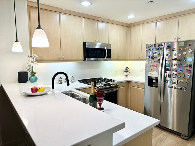 Kitchen and breakfast bar - 3733 Egret Ln Townhome