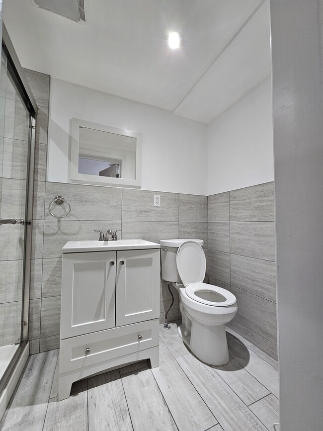 Building Photo - 1338 Main St