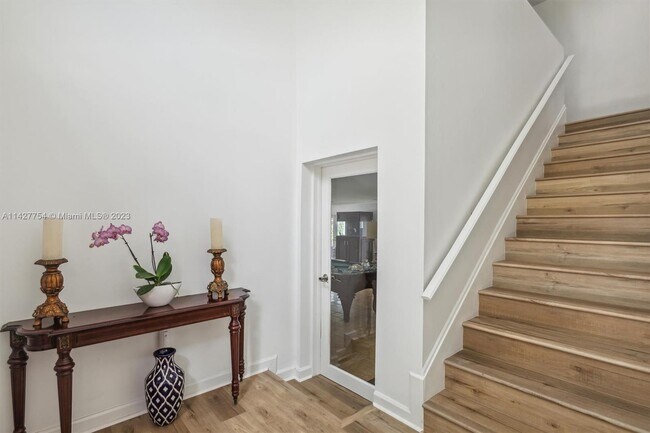Foto del edificio - 6300 SW 144th St