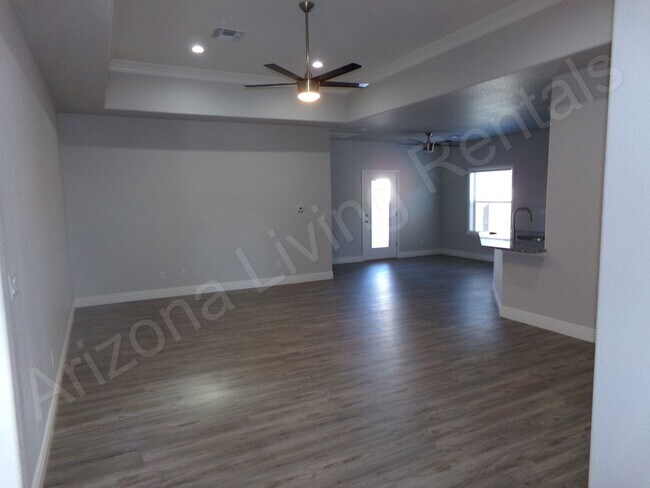 Foto del edificio - GORGEOUS 3 BEDROOM 2 BATHROOM HOME
