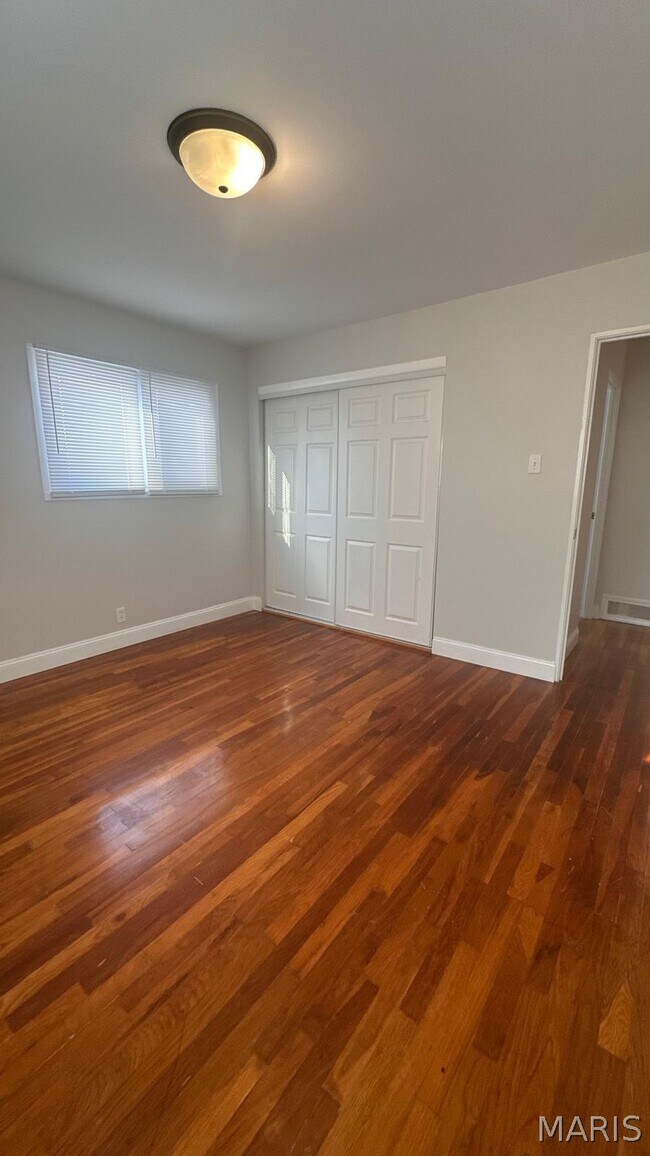 Foto del edificio - 3437 Elmhurst Dr