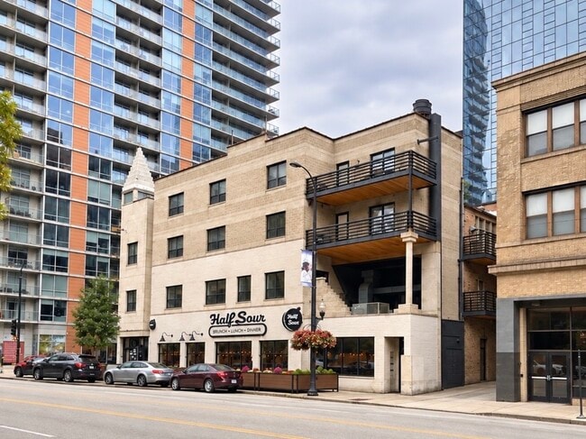 751 S Clark St