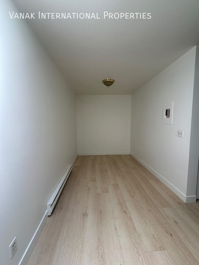 Building Photo - Fully Renovated 1-Bedroom Suite in Central Chilliwack