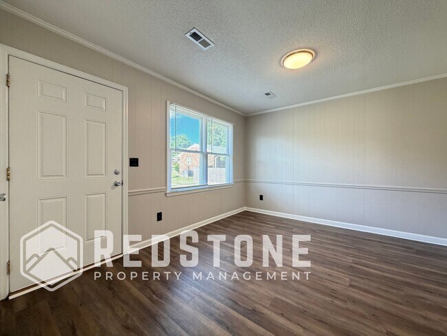 Foto del edificio - 327 E Parker St