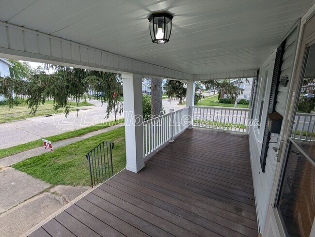 Foto del edificio - Fully Remodeled 3-Bedroom Colonial on Corn...