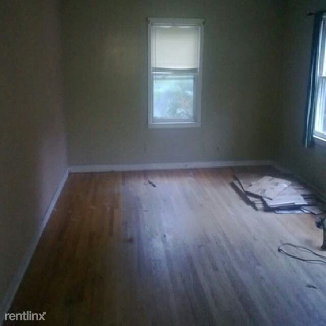 Building Photo - 1115 Oak Street Ext