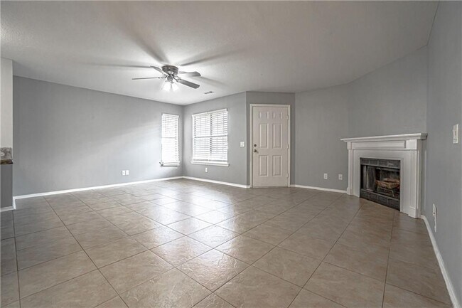 Building Photo - 818 E Rachel Ln