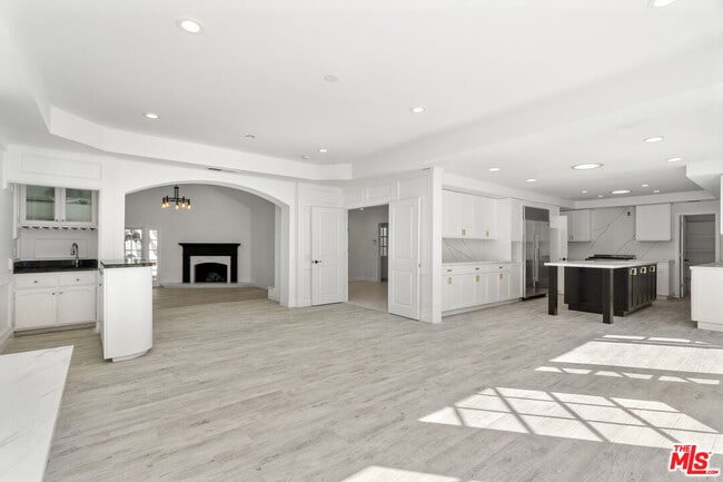 Building Photo - 3217 Hutton Dr