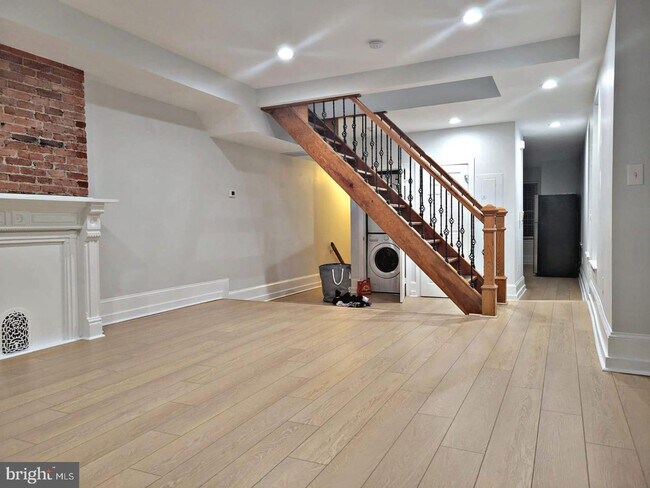 Foto del edificio - 2948 W Girard Ave