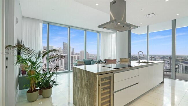 Foto del edificio - 700 NE 26th St