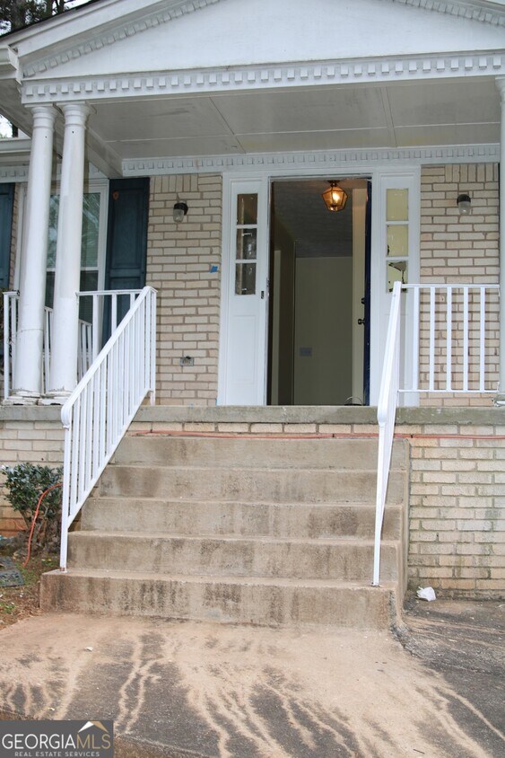 Building Photo - 4001 Stoneview Cir