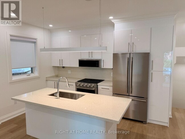 Building Photo - 57 Hepbourne St