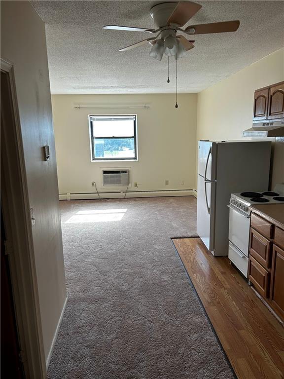 Foto del edificio - 1455 Mineral Spring Ave