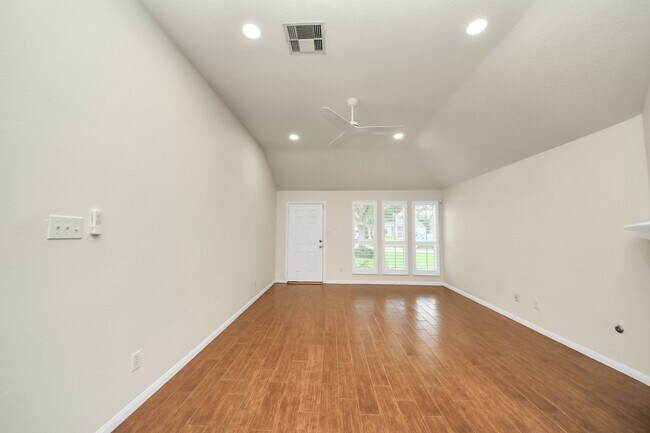 Building Photo - 19603 Swan Valley Dr
