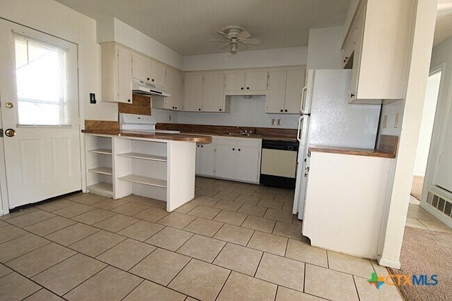 Foto del edificio - 803 Michelle Dr