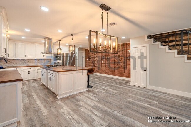 Foto del edificio - 722 Riveredge Dr