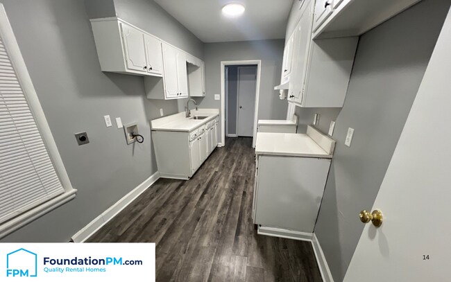 Building Photo - 1387 Oak Ridge Dr