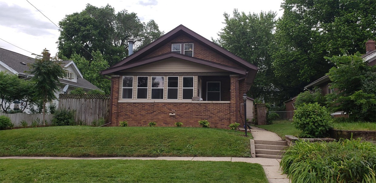 Foto principal - 2230 16th Ave
