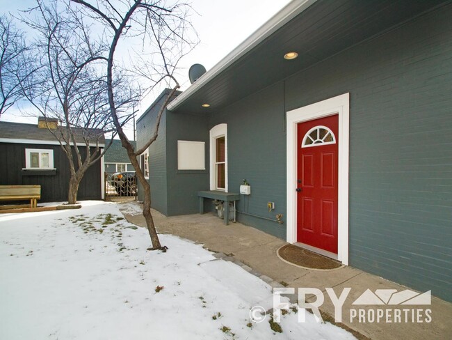 Building Photo - Cozy Cottage in the Heart of West Highlands