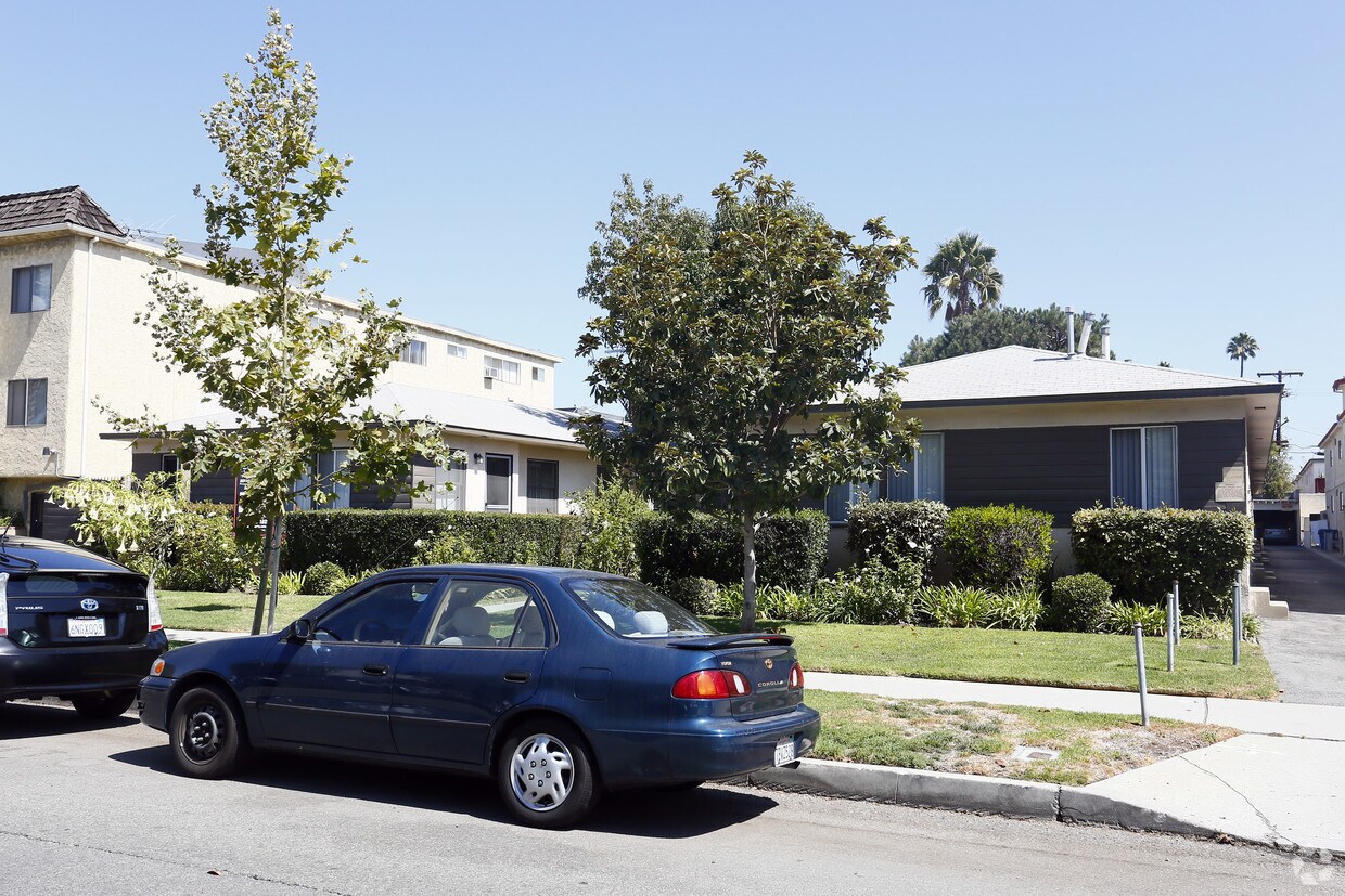 Foto del edificio - 3714-3720 Jasmine Ave