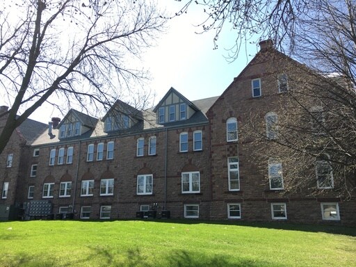 Primary Photo - 104 N Krohn Pl