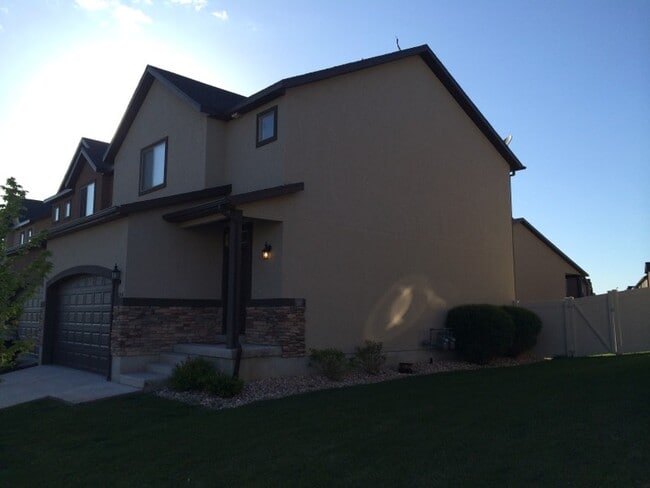 Building Photo - 2576 Cottonwood Dr