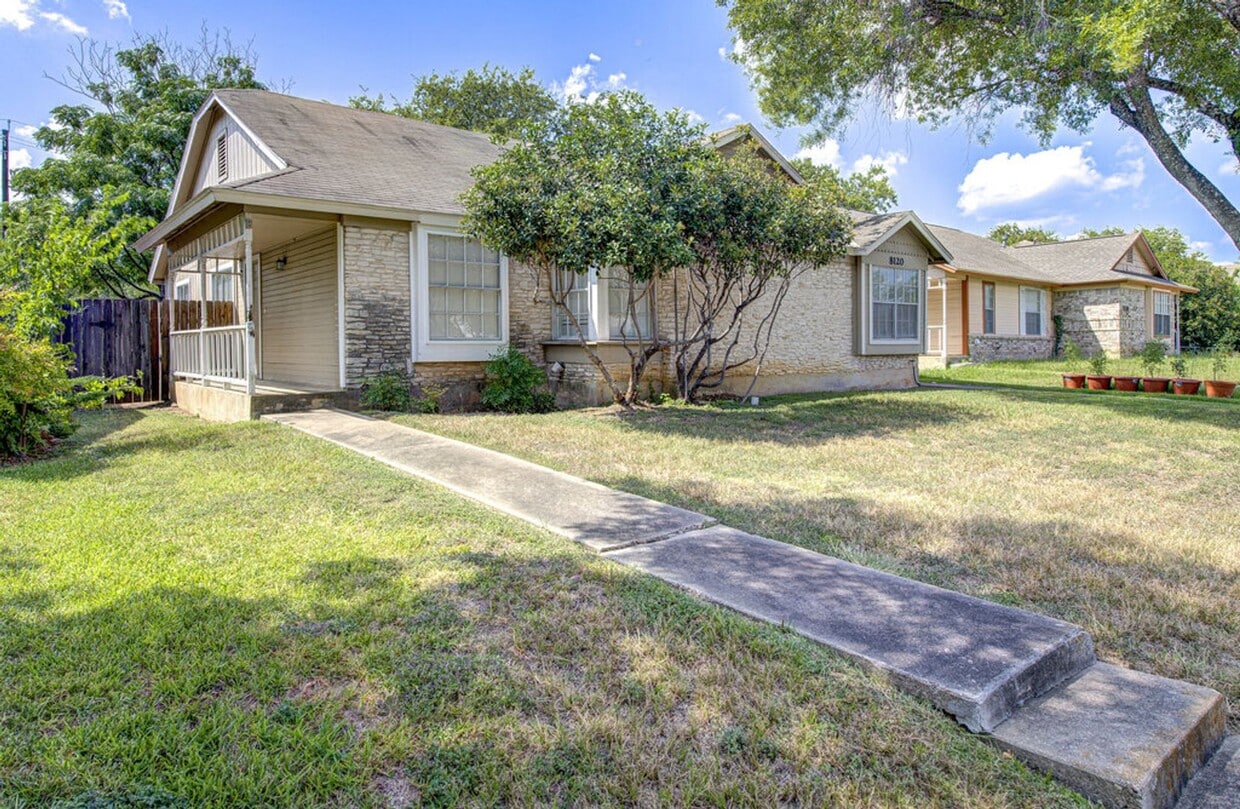 Foto principal - 8120 West Gate Blvd